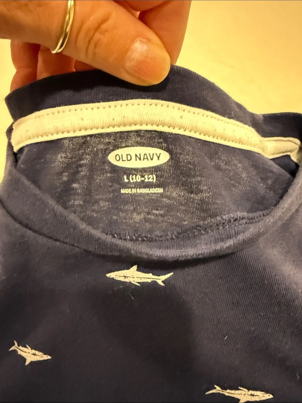 Old Navy Navy Blue Tee with White Shark Print size large